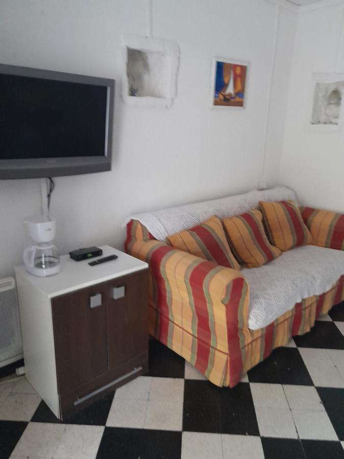 נים Auberge Des Garrigues מראה חיצוני תמונה