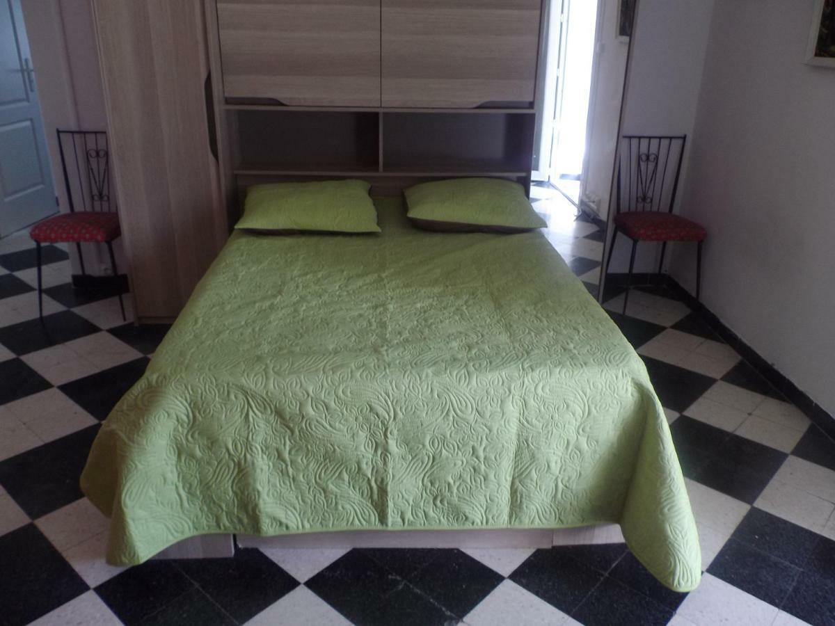 נים Auberge Des Garrigues מראה חיצוני תמונה