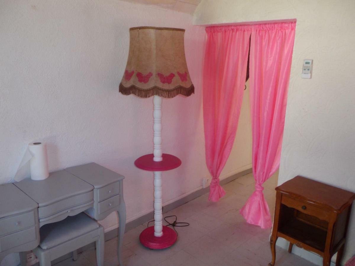 נים Auberge Des Garrigues מראה חיצוני תמונה