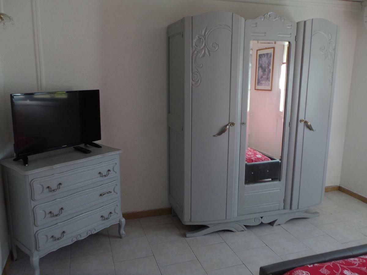 נים Auberge Des Garrigues מראה חיצוני תמונה