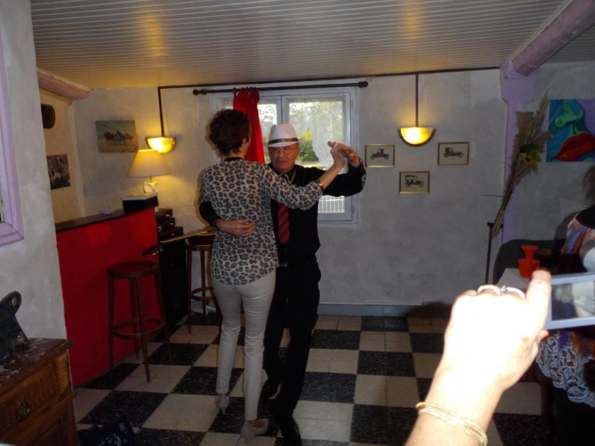 נים Auberge Des Garrigues מראה חיצוני תמונה