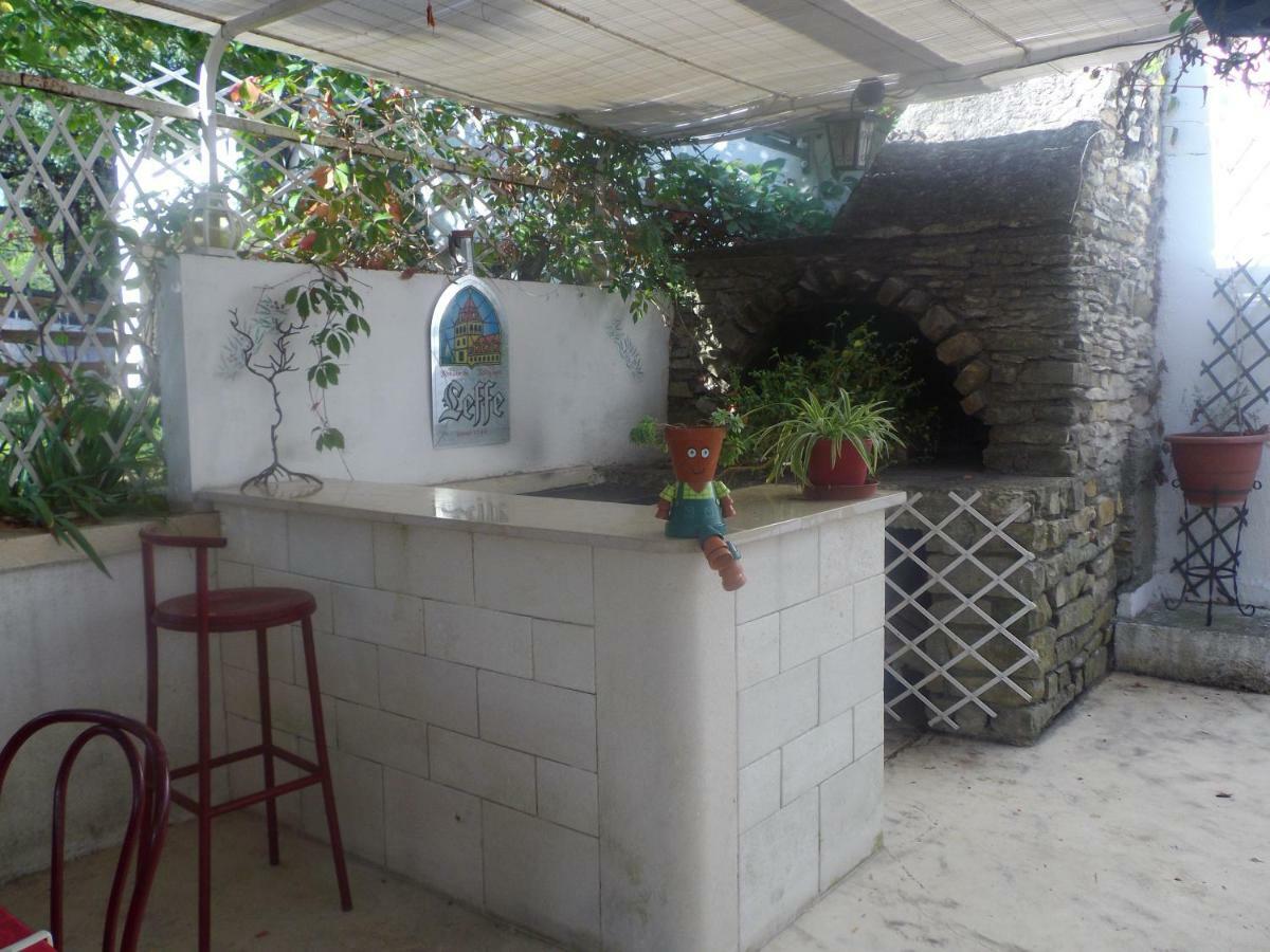 נים Auberge Des Garrigues מראה חיצוני תמונה