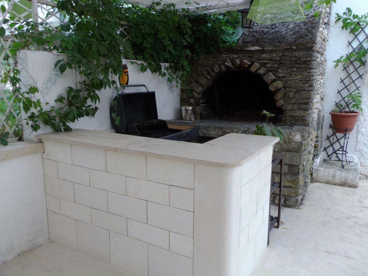 נים Auberge Des Garrigues מראה חיצוני תמונה